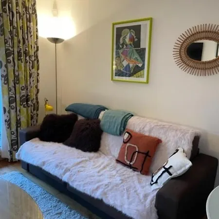 Nice Apt For 4 In Antibes Appartement